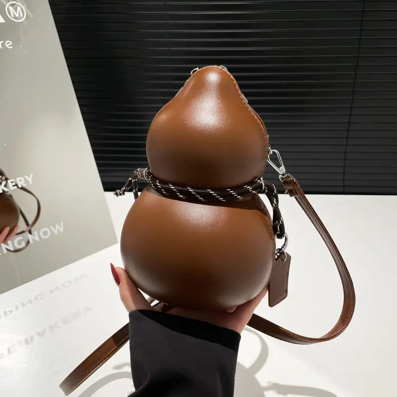 Fashionable and Versatile Wine Gourd Bag Niche Design Female Personality Single Shoulder Crossbody Bag
Fashionable and Versatile Wine Gourd Bag Niche Design Female Personality Single Shoulder Crossbody Bag