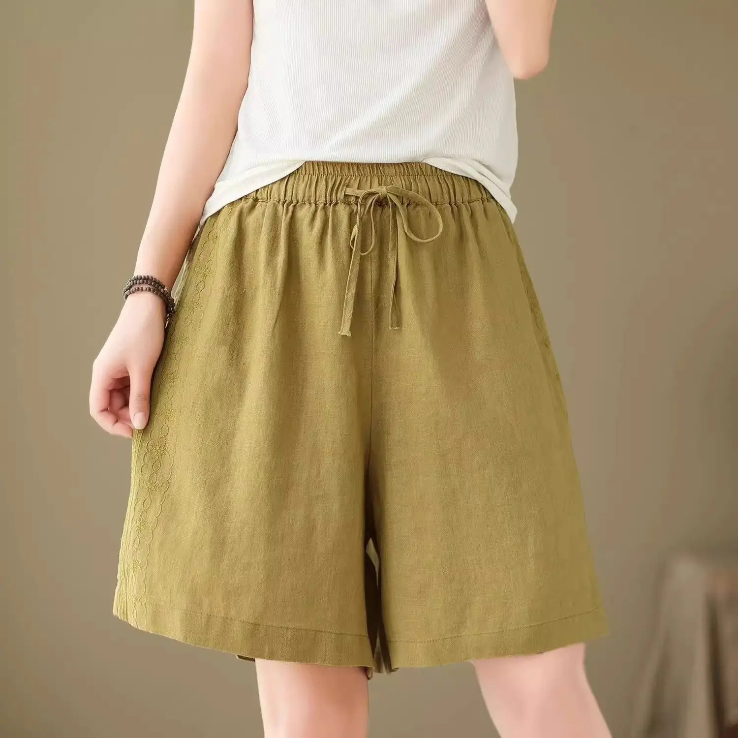 Spring and summer fashion versatile classic casual fresh black solid color women's large size thin comfortable five-fifth pants
Spring and summer fashion versatile classic casual fresh black solid color women's large size thin comfortable five-fifth pants