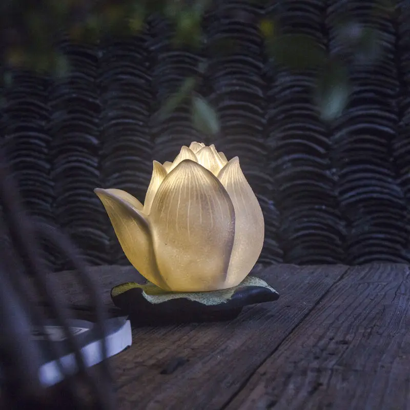 Modern Chinese Zen style homestay decoration bedroom lotus antique classical creative warm light lotus desk lamp
Modern Chinese Zen style homestay decoration bedroom lotus antique classical creative warm light lotus desk lamp