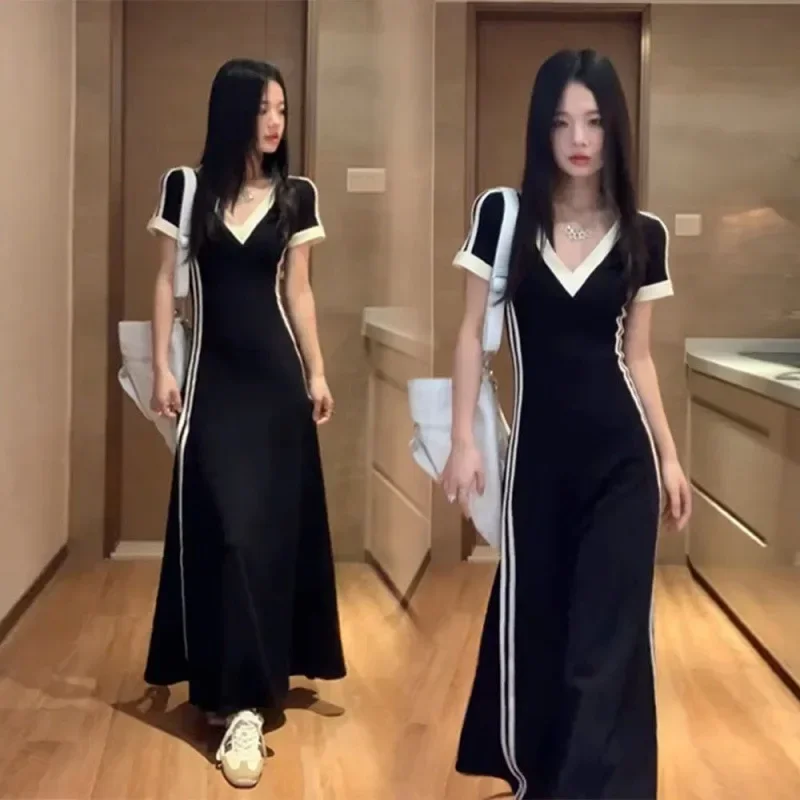Elegant Slimming A- line Long Dress Women's V-neck Color Blocking Simple Casual Fashion Summer Style Slim Fit Smooths Silhouette
Elegant Slimming A- line Long Dress Women's V-neck Color Blocking Simple Casual Fashion Summer Style Slim Fit Smooths Silhouette