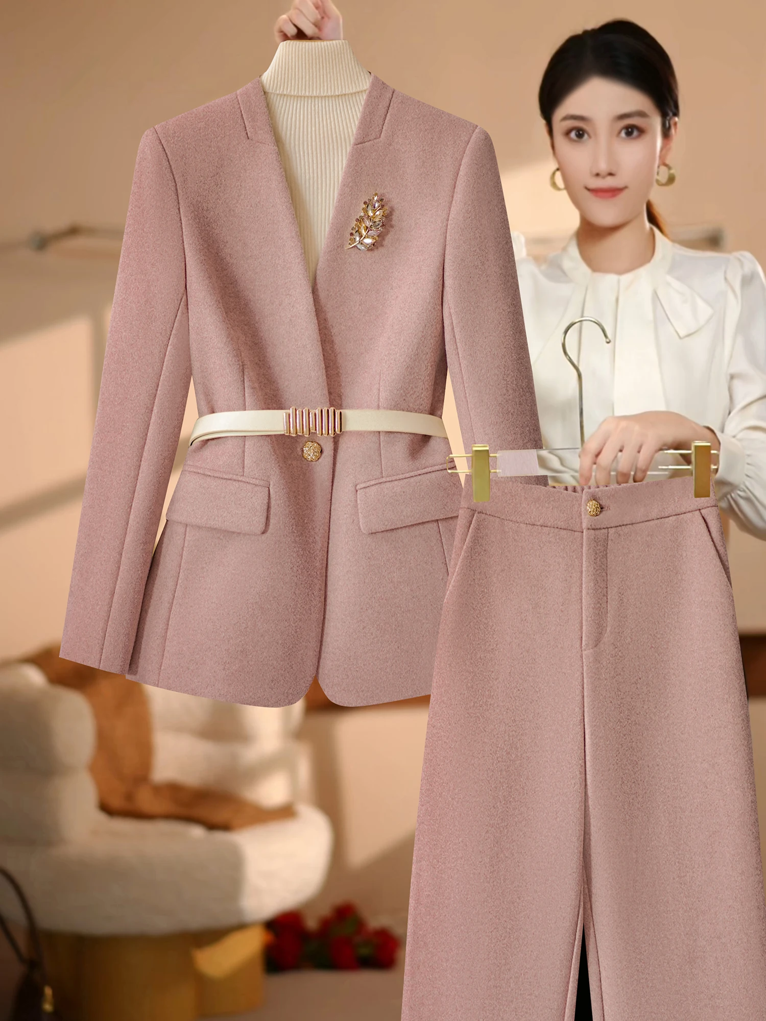 Розовый женский костюм-двойка: новая осенне-зимняя коллекция, высококачественный элегантный деловой комплект с пуговицами и длинными рукавами
Розовый женский костюм-двойка: новая осенне-зимняя коллекция, высококачественный элегантный деловой комплект с пуговицами и длинными рукавами