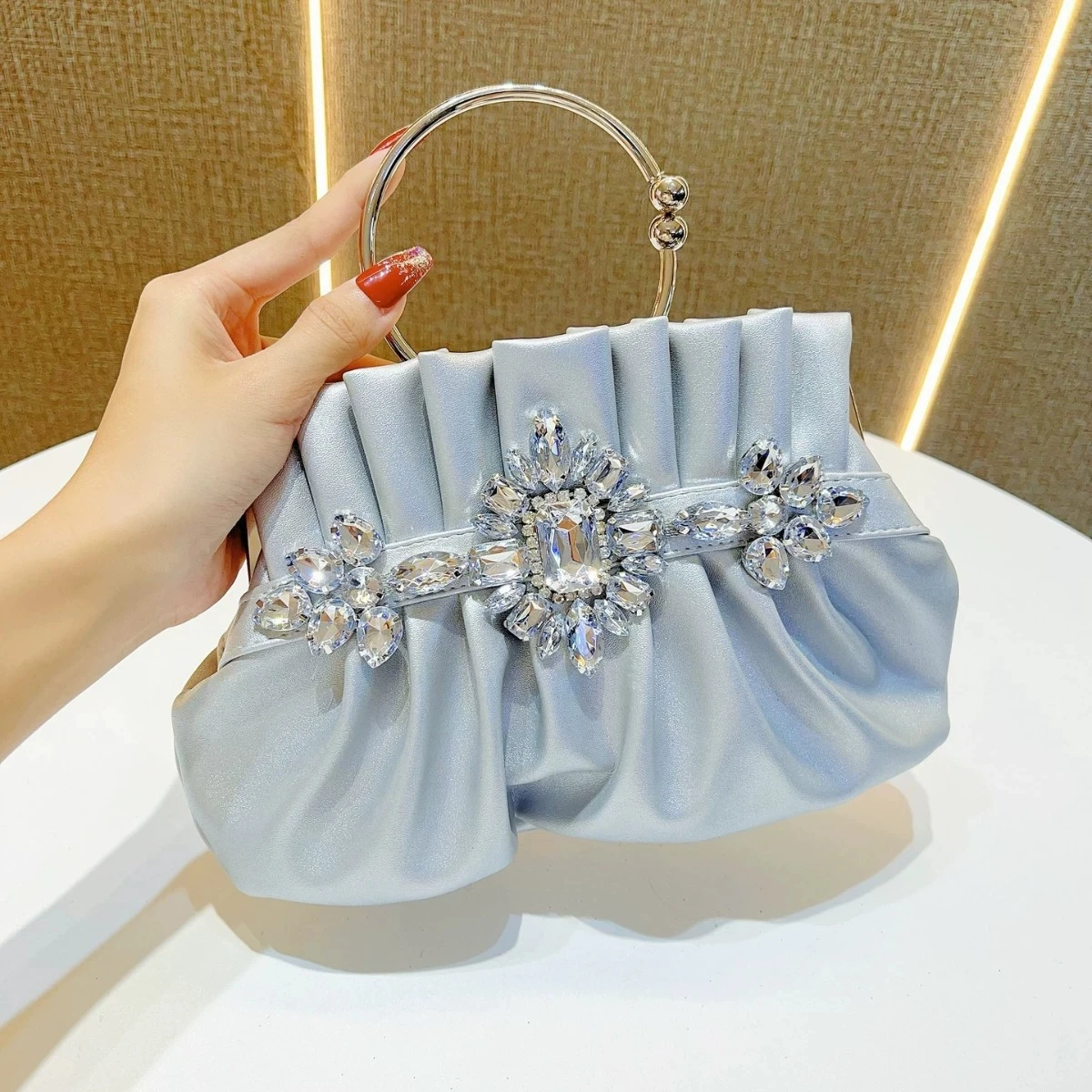 Women's Diamond Exquisite Evening Clutch Handbag Soft Luxury Fashion Convenient Wrinkle Versatile For Party Banquet Wedding
Women's Diamond Exquisite Evening Clutch Handbag Soft Luxury Fashion Convenient Wrinkle Versatile For Party Banquet Wedding