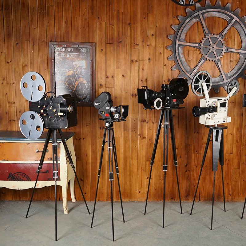  Modèle projecteur film vintage - Réplique caméra miniature en laiton antique, décor film rétro pour la configurati
Modèle projecteur film vintage - Réplique caméra miniature en laiton antique, décor film rétro pour la configurati