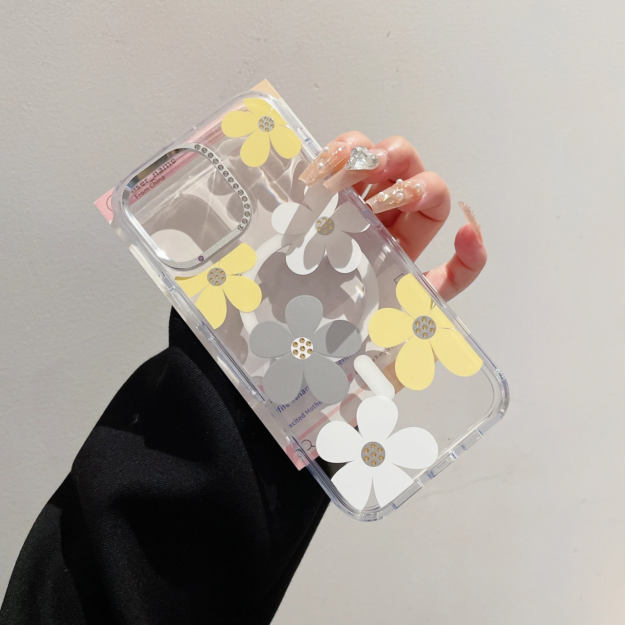 Clear Anti-Yellow Bling Rhinestone Camera Magnetic Floral Flower Phone Case For Phone 15 16 Pro MaxSilicone Shockproof Cover
Clear Anti-Yellow Bling Rhinestone Camera Magnetic Floral Flower Phone Case For Phone 15 16 Pro MaxSilicone Shockproof Cover
