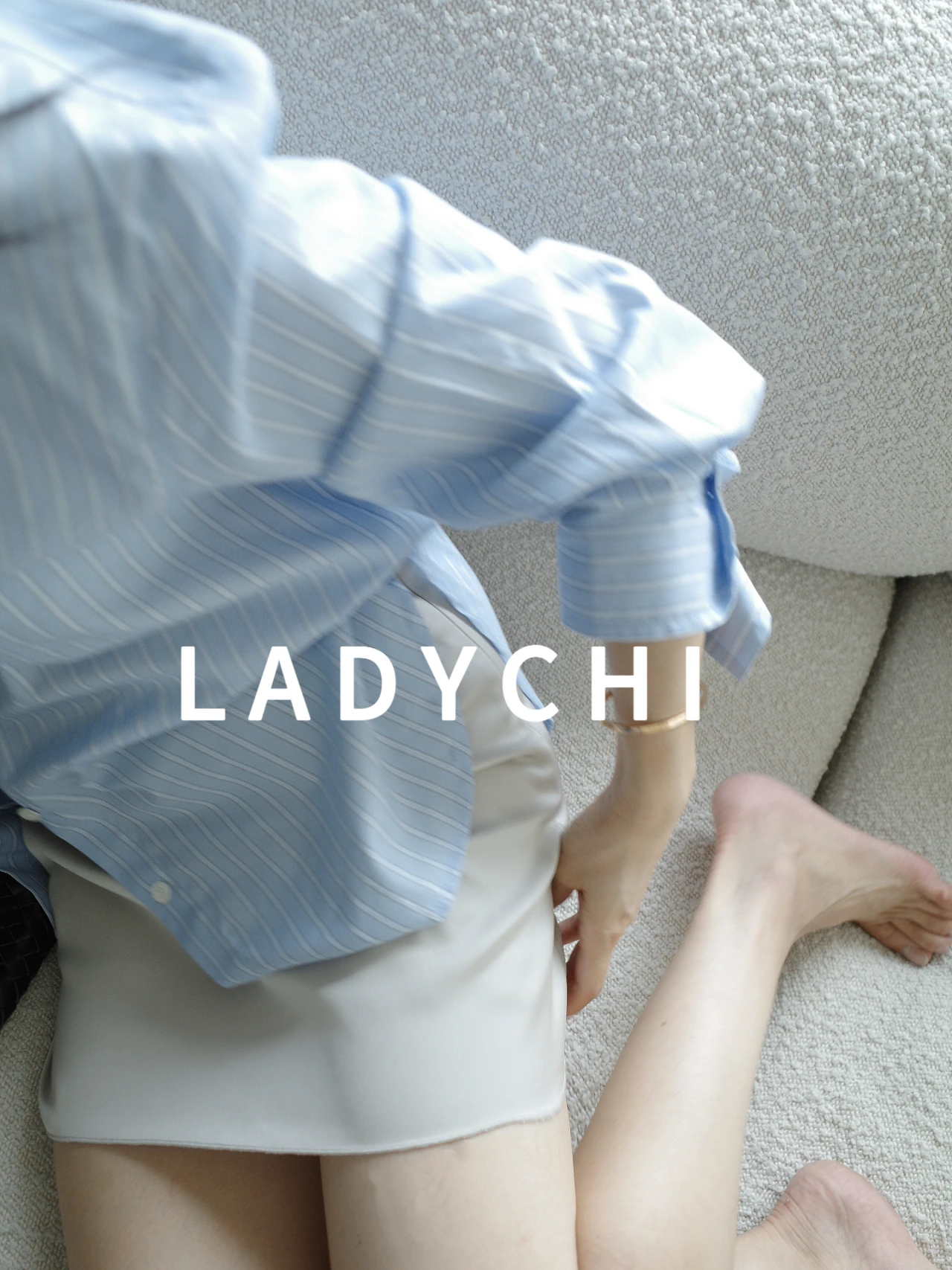 Женская рубашка LadyChi из смесового шелка с защитой от солнца, дышащая, свободного кроя, в полоску, удобная, с длинными рукавами, тонкая, стандартного размера.
Женская рубашка LadyChi из смесового шелка с защитой от солнца, дышащая, свободного кроя, в полоску, удобная, с длинными рукавами, тонкая, стандартного размера.