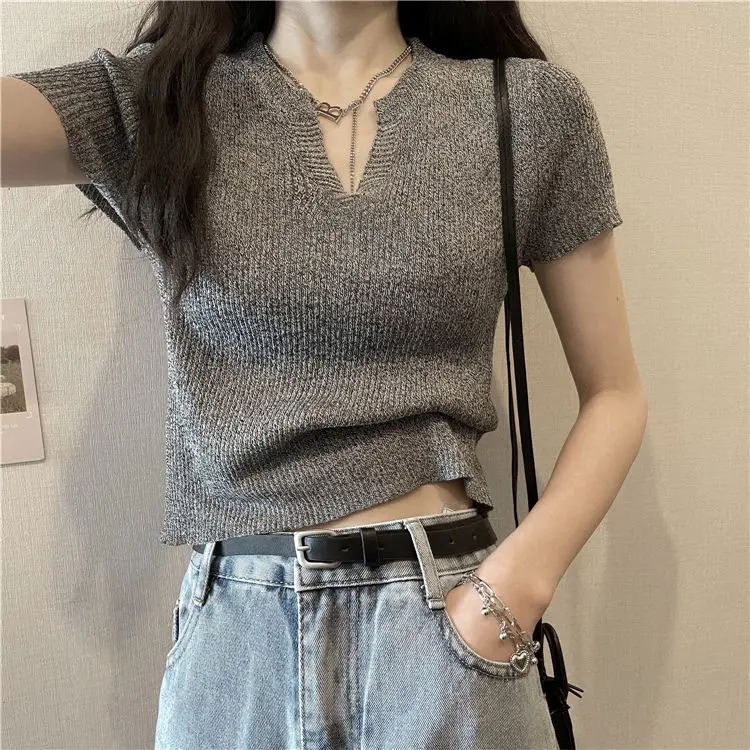 Ice Silk Square Shoulder Short-sleeved T-shirt for Women Summer 2024 New Style GrayV-neck Girl Knitted Top
Ice Silk Square Shoulder Short-sleeved T-shirt for Women Summer 2024 New Style GrayV-neck Girl Knitted Top