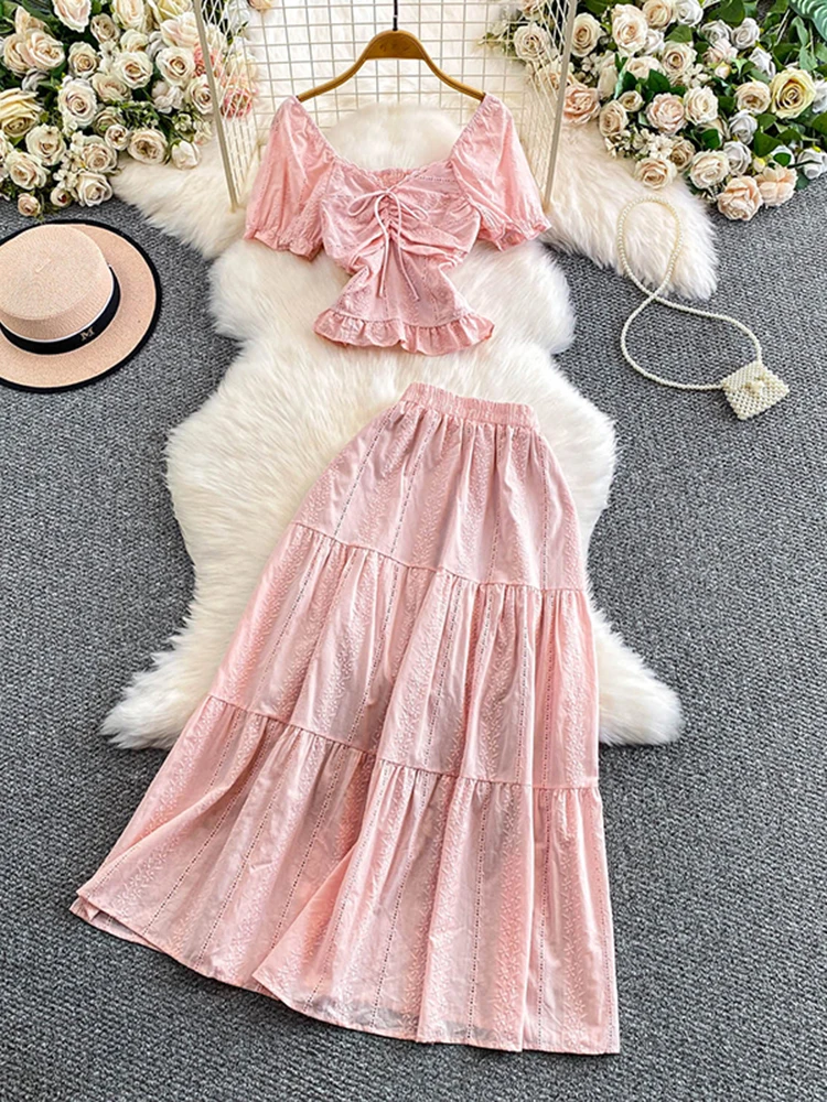 Summer Vacation Style Sweet Set Women's New Cotton Embroidery Hollow V-neck Short Top with Skirt Two-piece Set C507
Summer Vacation Style Sweet Set Women's New Cotton Embroidery Hollow V-neck Short Top with Skirt Two-piece Set C507