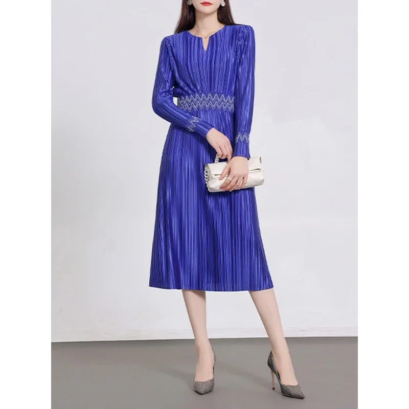 Miyake Pleated Women Elegant Prom Dress Solid Color V-Neck Loose Plus Size Design Casual Vintage Party Dresses Autumn New
Miyake Pleated Women Elegant Prom Dress Solid Color V-Neck Loose Plus Size Design Casual Vintage Party Dresses Autumn New