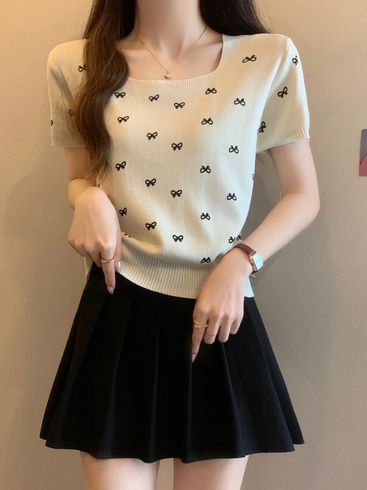 Summer Ice Silk Short Sleeve T-Shirt Women's plus Size Knot Square Neck Slimming High End Fashionable Top
Summer Ice Silk Short Sleeve T-Shirt Women's plus Size Knot Square Neck Slimming High End Fashionable Top