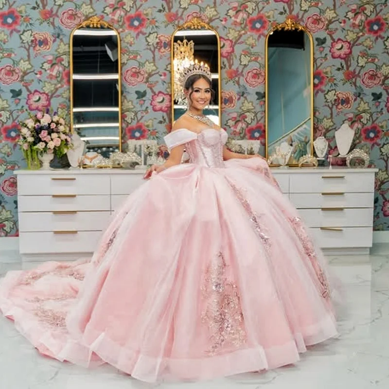 Розовое платье Quinceanera с открытыми плечами по индивидуальному заказу, бусы и блестки, кружевная аппликация с кристаллами, многослойные платья de 15, Quinceanera
Розовое платье Quinceanera с открытыми плечами по индивидуальному заказу, бусы и блестки, кружевная аппликация с кристаллами, многослойные платья de 15, Quinceanera