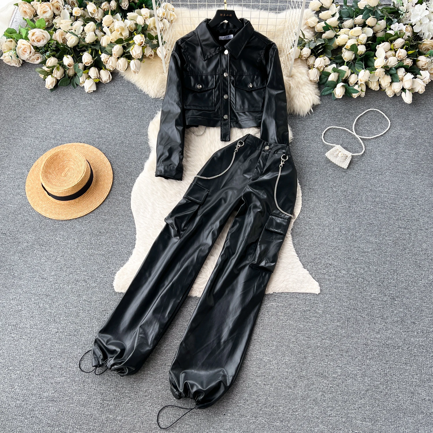 Hong Kong Syle PU Set 2023 New Autumn/Winter Women's Single Breasted Chain Leather Jacket+High Waist Leggings Two Piece Set Tide
Hong Kong Syle PU Set 2023 New Autumn/Winter Women's Single Breasted Chain Leather Jacket+High Waist Leggings Two Piece Set Tide