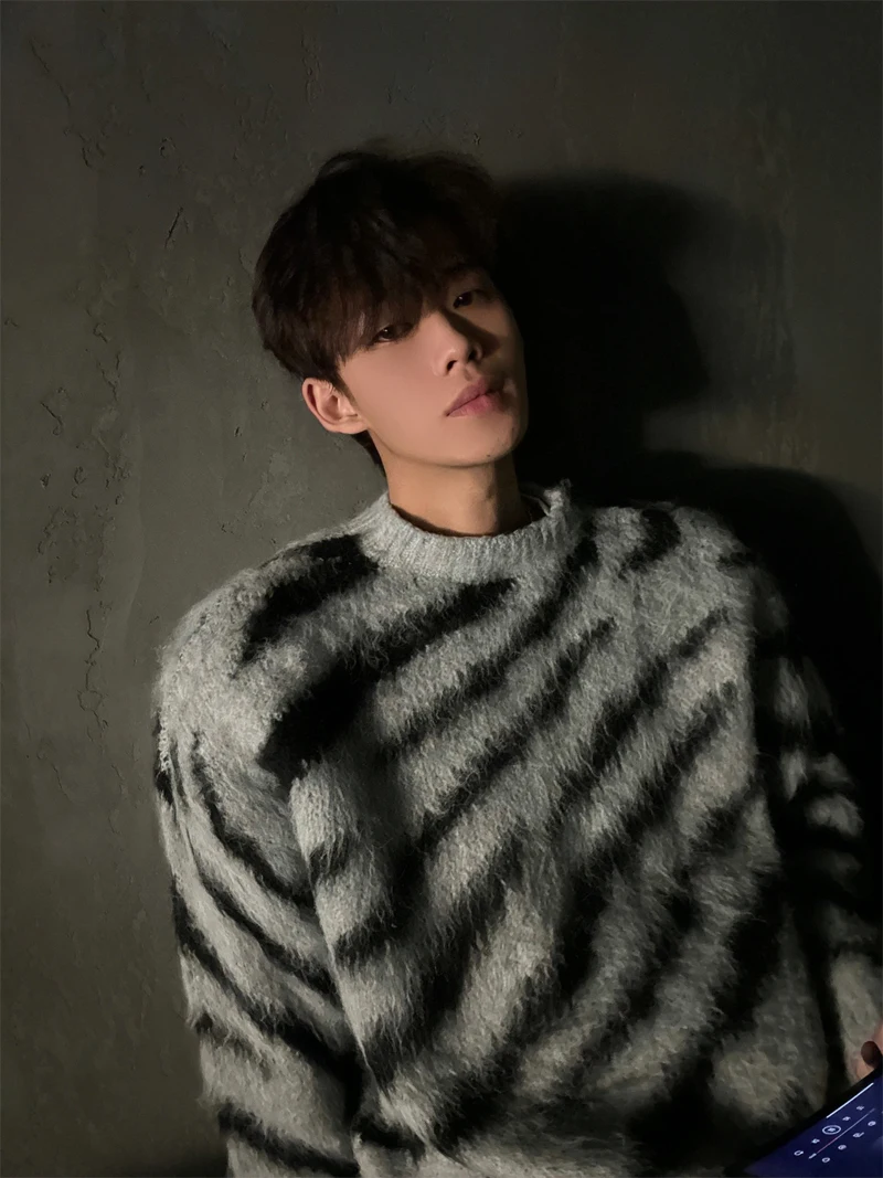 Fur Collar Pullovers Blue Mens Concert Festival Event Performance Male Casual Hip-Hop Culture Youth Urban Streetwears Oversized
Fur Collar Pullovers Blue Mens Concert Festival Event Performance Male Casual Hip-Hop Culture Youth Urban Streetwears Oversized