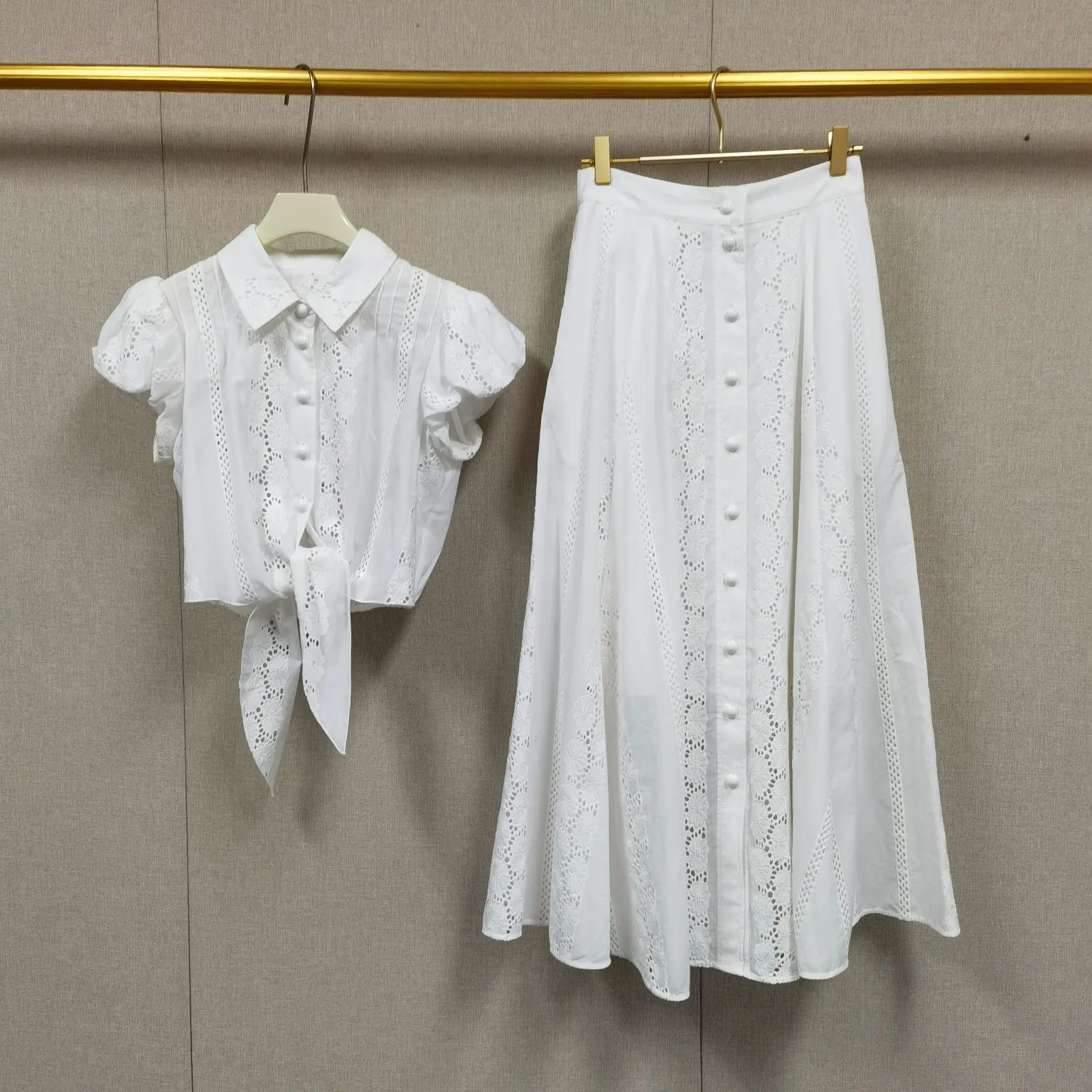 Elegant 2026 Summer New Embroidered Hollow Pattern Tie Shirt Half Skirt Holiday Style Set Women's Fashion Cotton Blend Suit
Elegant 2026 Summer New Embroidered Hollow Pattern Tie Shirt Half Skirt Holiday Style Set Women's Fashion Cotton Blend Suit