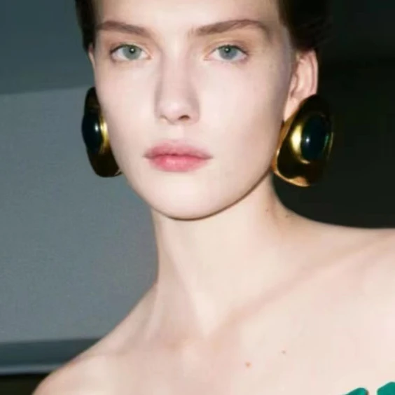 2026 Europe America Top Quality Gold Plated Brass Geometric Oval Crystal Earrings Luxury Ear Clip Woman Jewelry
2026 Europe America Top Quality Gold Plated Brass Geometric Oval Crystal Earrings Luxury Ear Clip Woman Jewelry