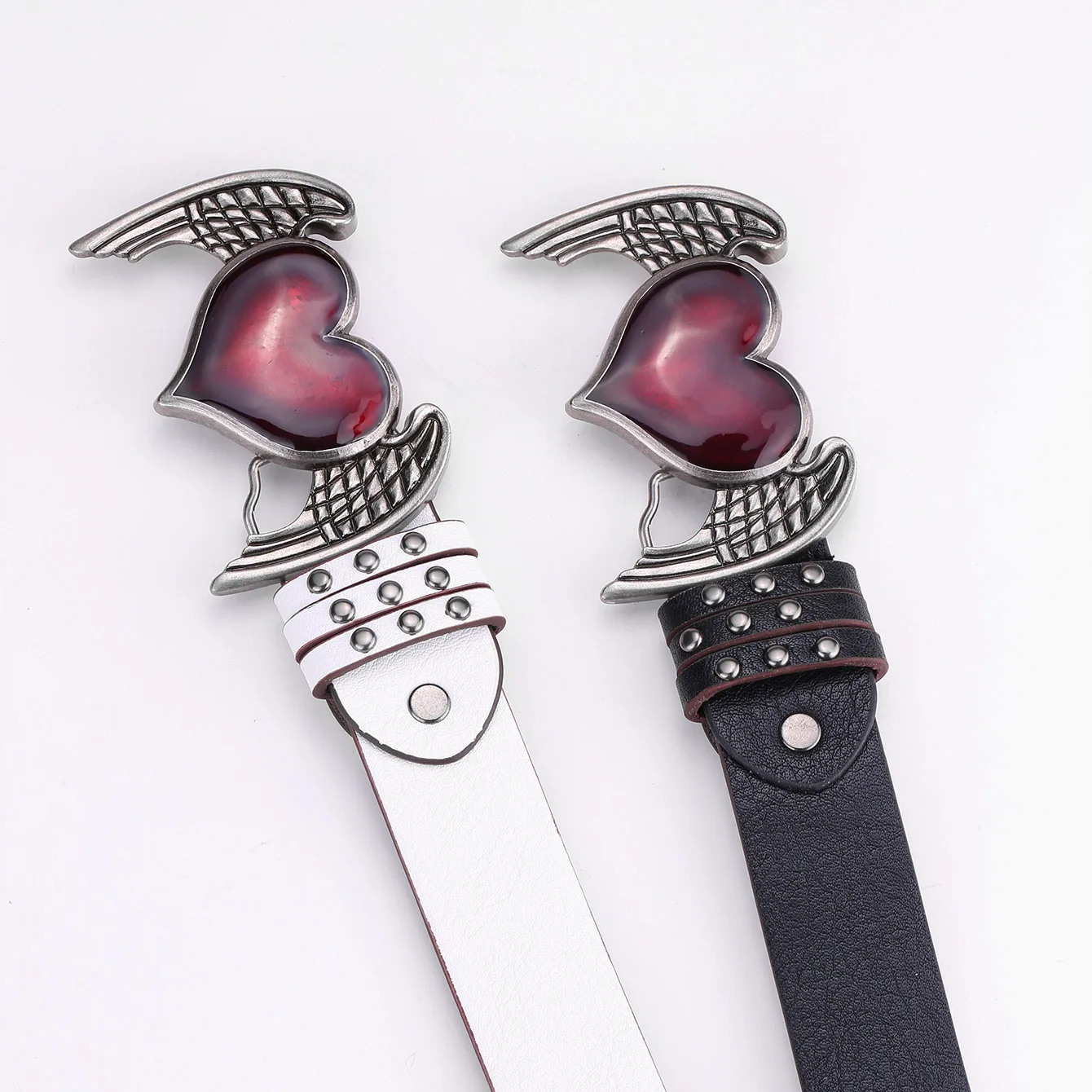 Rose essential oil droplet heart-shaped leather belt, rivet decoration, Y2K punk gothic rock hip-hop style,
Rose essential oil droplet heart-shaped leather belt, rivet decoration, Y2K punk gothic rock hip-hop style,