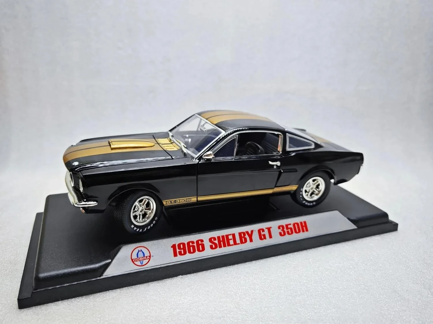 SHELBY 1:18 1966 Shelby GT 350H Diecast Alloy Car Model Collectible
SHELBY 1:18 1966 Shelby GT 350H Diecast Alloy Car Model Collectible