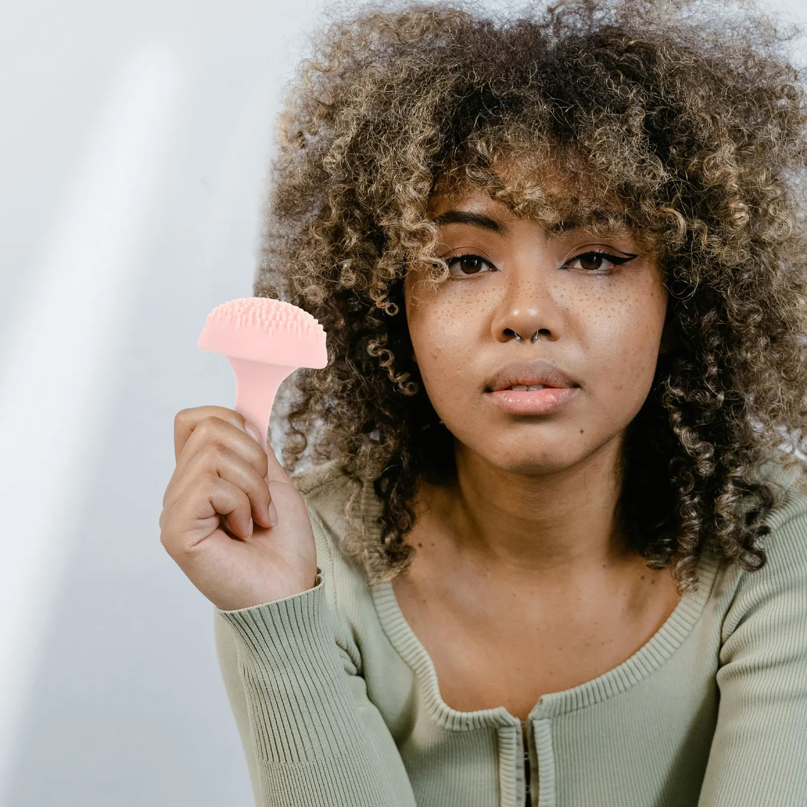 Набор из 2 шт. силиконовых штампов для макияжа с эффектом веснушек, многофункциональный косметический инструмент, аппликатор для лица, подушечка для создания искусственных веснушек
Набор из 2 шт. силиконовых штампов для макияжа с эффектом веснушек, многофункциональный косметический инструмент, аппликатор для лица, подушечка для создания искусственных веснушек