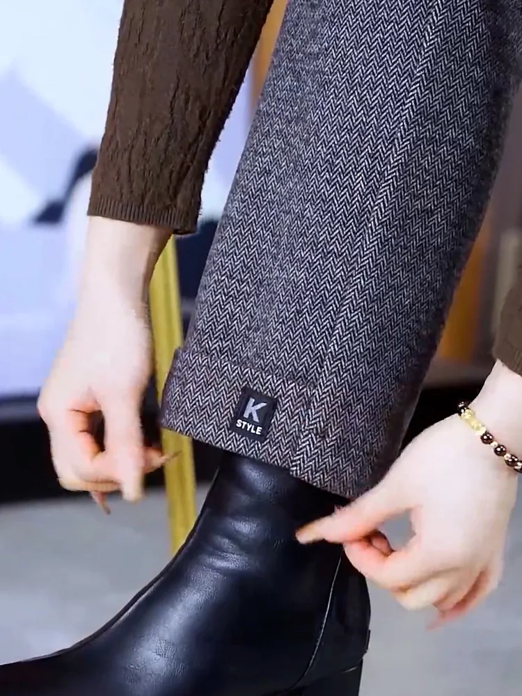 Женские прямые брюки на флисовой подкладке с высокой талией, тонкие, весенне-осенние, новые, шерстяные, широкие, укороченные (7/8)
Женские прямые брюки на флисовой подкладке с высокой талией, тонкие, весенне-осенние, новые, шерстяные, широкие, укороченные (7/8)