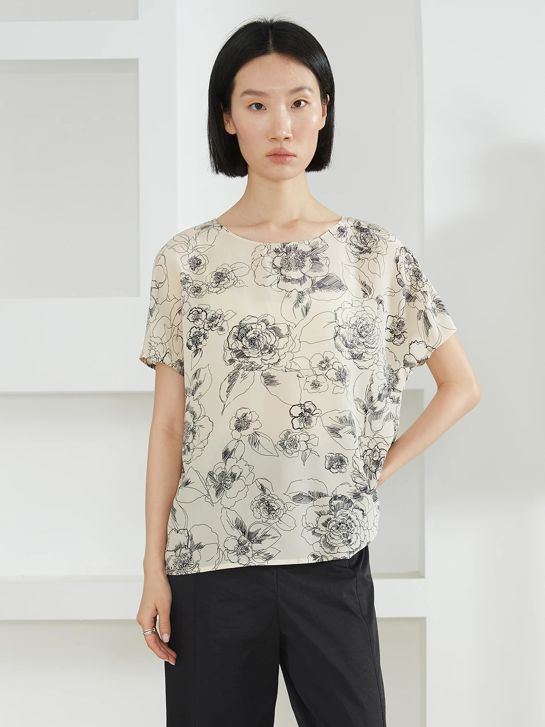 Шелковая футболка оригинального дизайна для женщин, с круглым вырезом, коротким рукавом, принтом, свободного кроя, приталенная, летний топ, маленький размер
Шелковая футболка оригинального дизайна для женщин, с круглым вырезом, коротким рукавом, принтом, свободного кроя, приталенная, летний топ, маленький размер