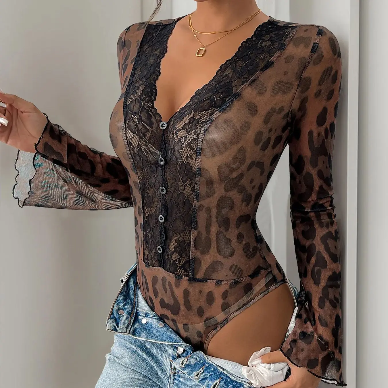 Боди с v-образным вырезом, прозрачная леопардовая сетка, расклешенные рукава, кружевные лоскутные комбинезоны, женское сексуальное женское белье, цельное корректирующее белье
Боди с v-образным вырезом, прозрачная леопардовая сетка, расклешенные рукава, кружевные лоскутные комбинезоны, женское сексуальное женское белье, цельное корректирующее белье