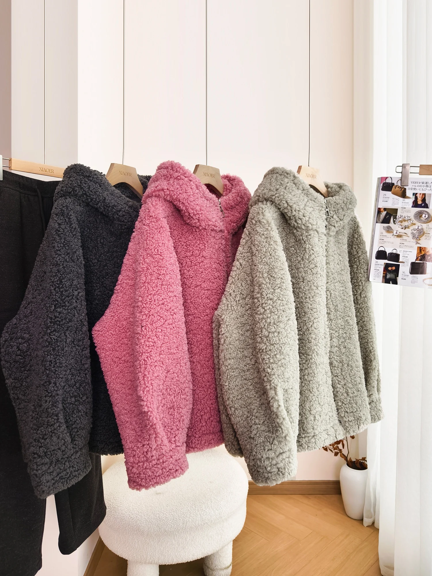 Женская повседневная свободная куртка с капюшоном из смесовой шерсти, плотная, 70% шерсть, внутренняя часть из полиэстера, теплая, с длинными рукавами, на молнии
Женская повседневная свободная куртка с капюшоном из смесовой шерсти, плотная, 70% шерсть, внутренняя часть из полиэстера, теплая, с длинными рукавами, на молнии