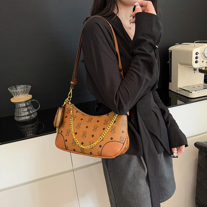 Famous Designer Elegant Handbag For Women, Leather Material With Chic Touch, Tote Bag Ideal For Special Events
Famous Designer Elegant Handbag For Women, Leather Material With Chic Touch, Tote Bag Ideal For Special Events