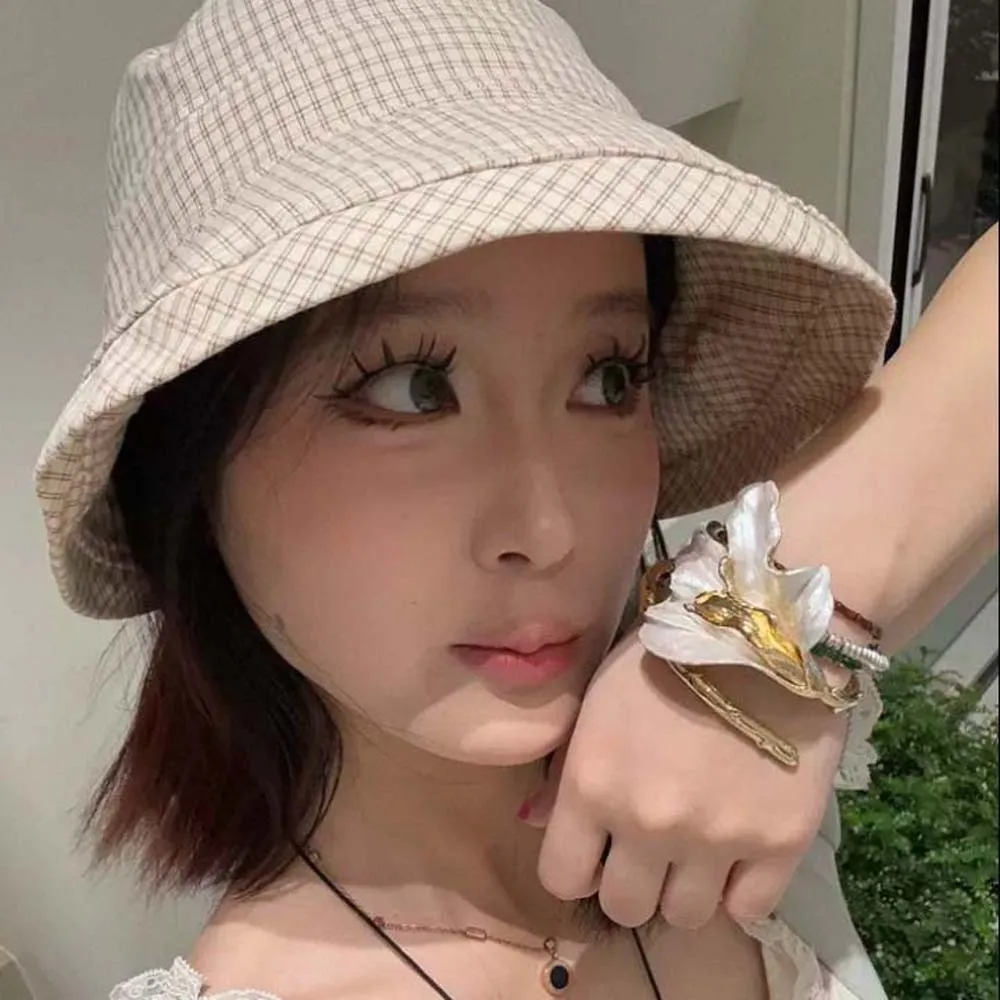 Открываемый браслет-тюльпан, преувеличенный золотой и белый браслет во французском стиле, нерегулярный металлический браслет с цветком, универсальный
Открываемый браслет-тюльпан, преувеличенный золотой и белый браслет во французском стиле, нерегулярный металлический браслет с цветком, универсальный