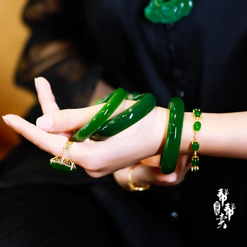 Hetian нефрит русский материал яшма шпинат зеленый платье браслет
Hetian нефрит русский материал яшма шпинат зеленый платье браслет