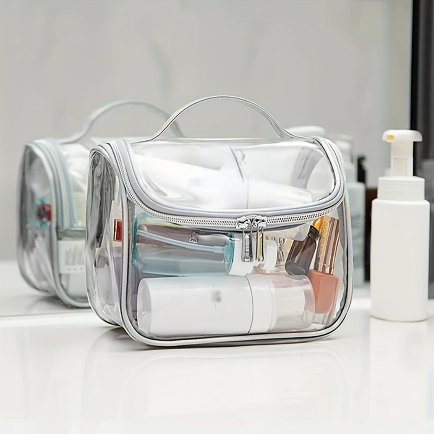 1pc Portable Toiletry Bag - Durable Stain Resistant Water-Resistant PVC with Zipper Closure - Ideal for Business Travel and Da
1pc Portable Toiletry Bag - Durable Stain Resistant Water-Resistant PVC with Zipper Closure - Ideal for Business Travel and Da