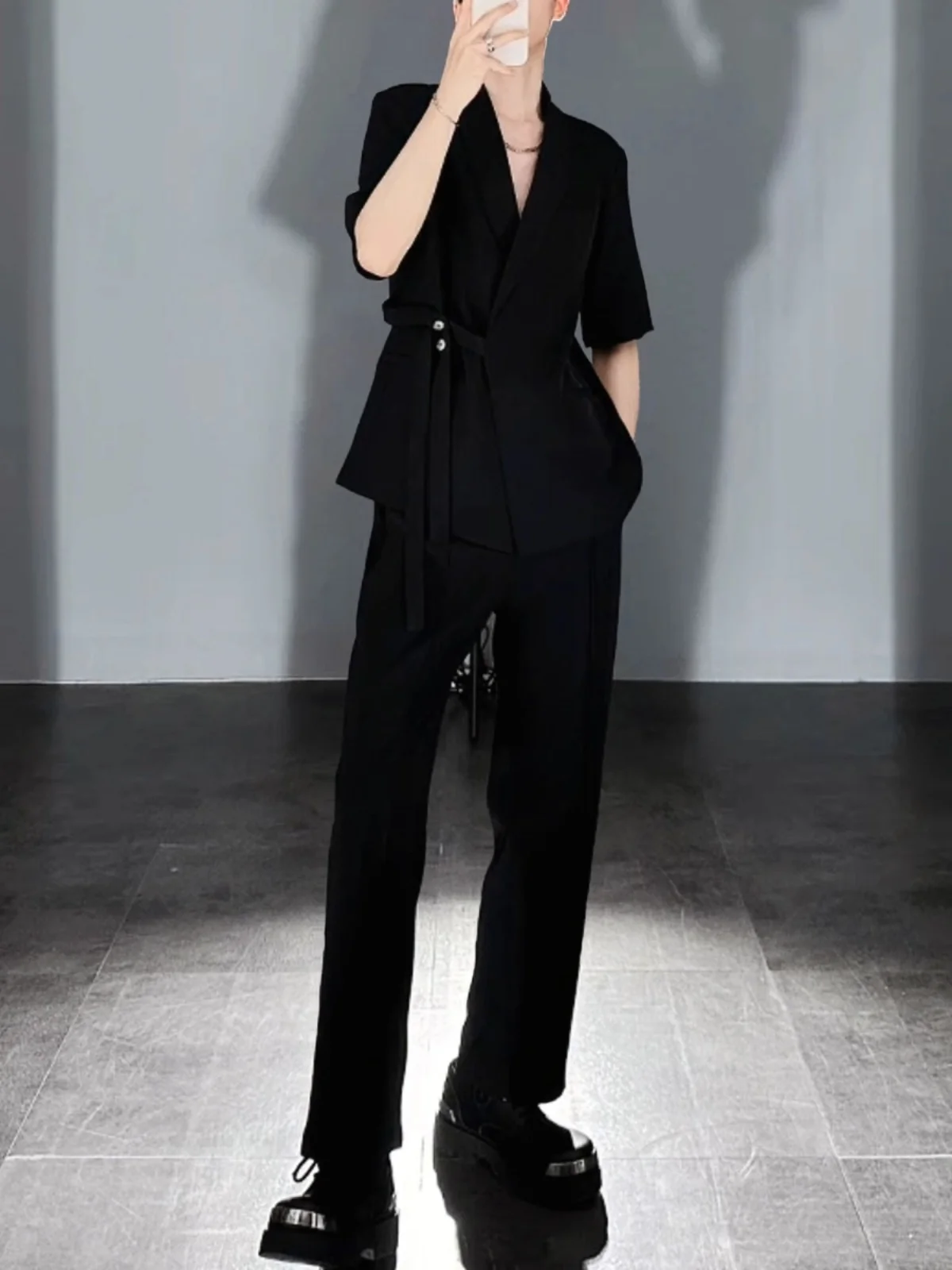 Летний свободный повседневный тонкий мужской комплект из ледяного шелка, подходит для молодежи, трендовая повседневная одежда, манжеты на одной пуговице, без разделения Ba
Летний свободный повседневный тонкий мужской комплект из ледяного шелка, подходит для молодежи, трендовая повседневная одежда, манжеты на одной пуговице, без разделения Ba