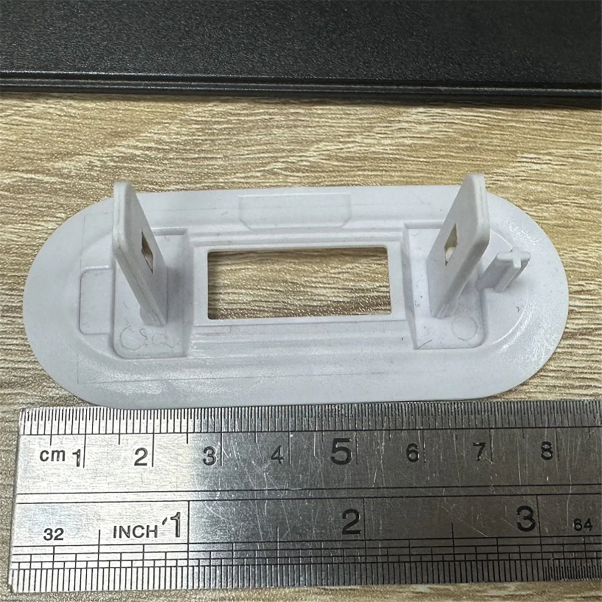 1Pcs WH01X24381 4502680 Washer Lid Lock Bezel, Replacement Part Fit for GE and Hotpoint Top Load Washing Machine Parts
1Pcs WH01X24381 4502680 Washer Lid Lock Bezel, Replacement Part Fit for GE and Hotpoint Top Load Washing Machine Parts