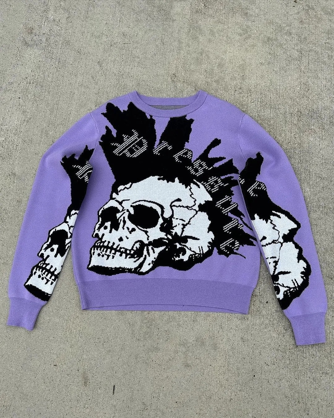 Женский трикотажный свитер с круглым вырезом и длинными рукавами
Женский трикотажный свитер с круглым вырезом и длинными рукавами