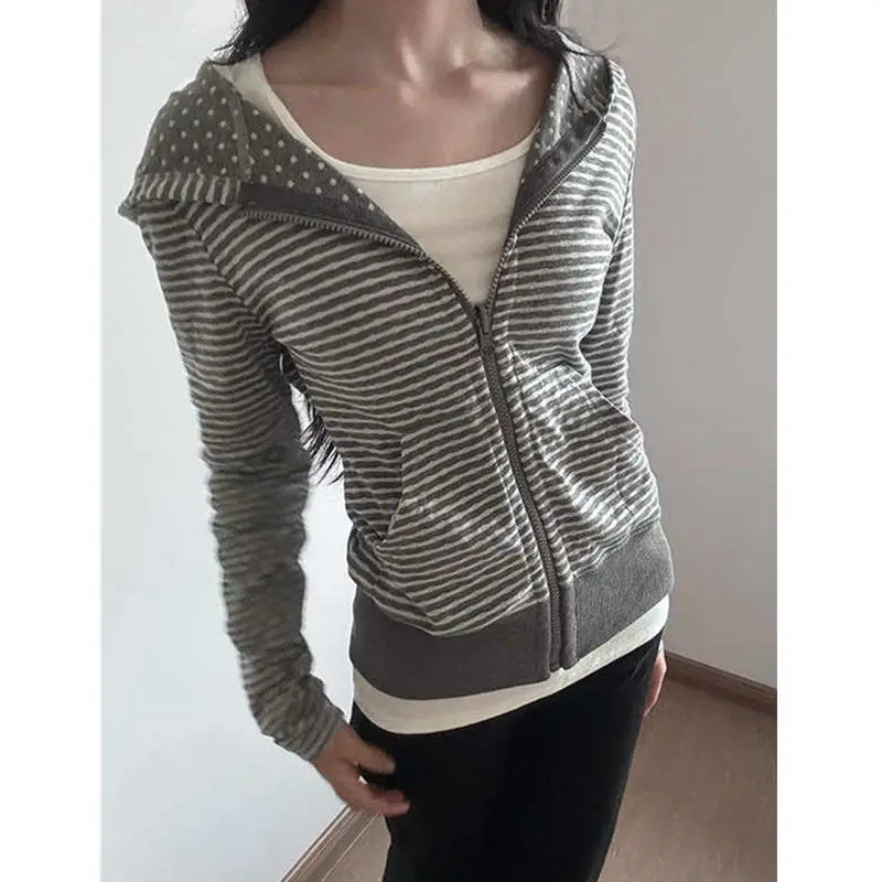 Japanese Striped Coats Women Sweatshirt Autumn Slim Fit Short Cardigan Hooded Female Subculture Casual Long Sleeve Coat
Japanese Striped Coats Women Sweatshirt Autumn Slim Fit Short Cardigan Hooded Female Subculture Casual Long Sleeve Coat