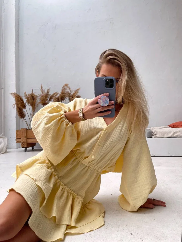 French pastoral style Ladies' layered ruffle mini skirt fashionable casual long sleeved V-neck summer commuting short dress
French pastoral style Ladies' layered ruffle mini skirt fashionable casual long sleeved V-neck summer commuting short dress