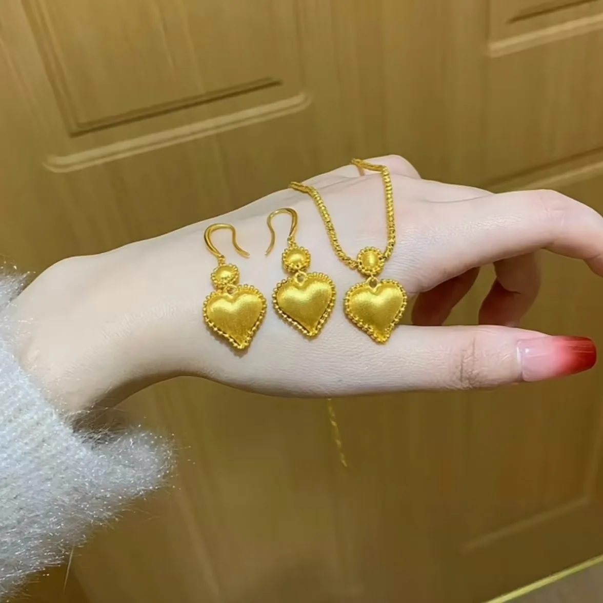 Genuine Kt18 Gold Color Heart Shapenecklace Earring for Women Bride Girl Birthday Wedding Engagement Jewelry Sets Gifts
Genuine Kt18 Gold Color Heart Shapenecklace Earring for Women Bride Girl Birthday Wedding Engagement Jewelry Sets Gifts
