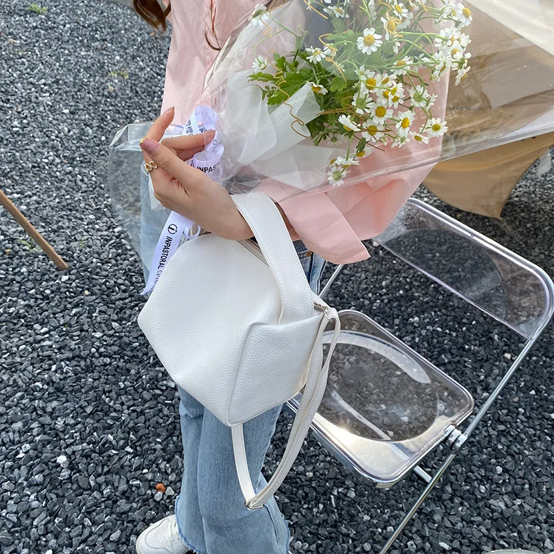 Korean niche design new lychee patterned orange hand-held tofu bag versatile square chain bag trendy diagonal span small bag
Korean niche design new lychee patterned orange hand-held tofu bag versatile square chain bag trendy diagonal span small bag