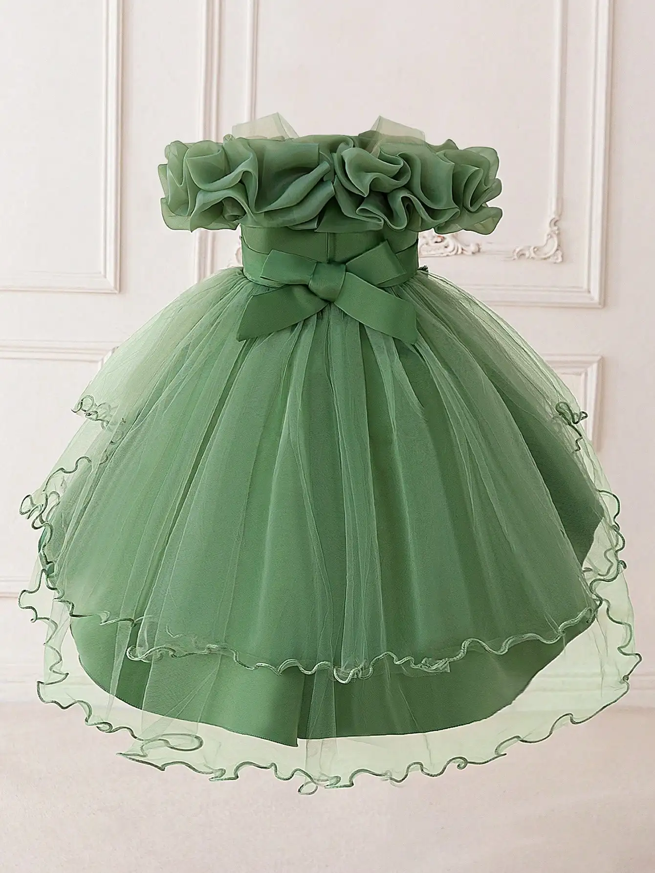 Elegant Floral Applique Tulle Satin Ball Gown Dress For Formal Events
Elegant Floral Applique Tulle Satin Ball Gown Dress For Formal Events