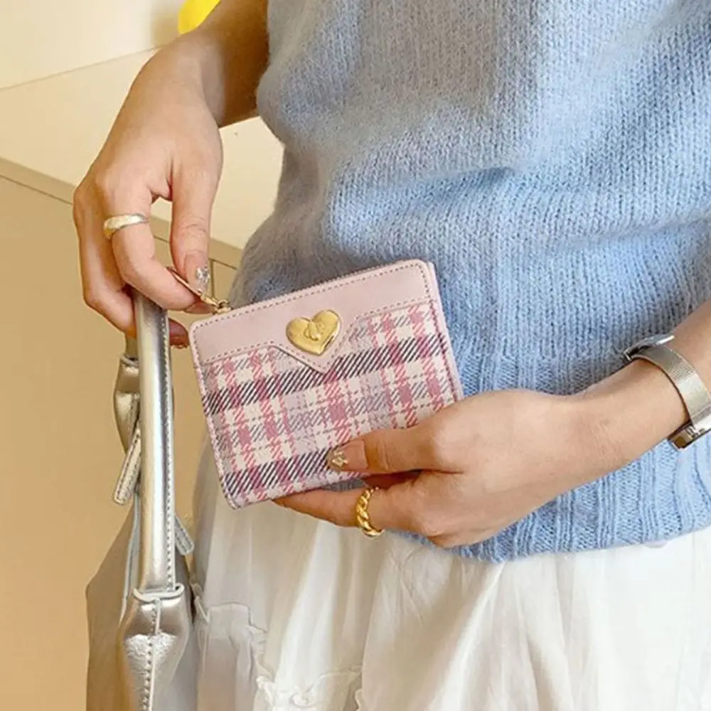 Multi-card Women Short Wallet Short Clutch Card Holder PU Women Wallet Loving Heart Slot Card Lady Coin Purse Female Clutch Bag
Multi-card Women Short Wallet Short Clutch Card Holder PU Women Wallet Loving Heart Slot Card Lady Coin Purse Female Clutch Bag