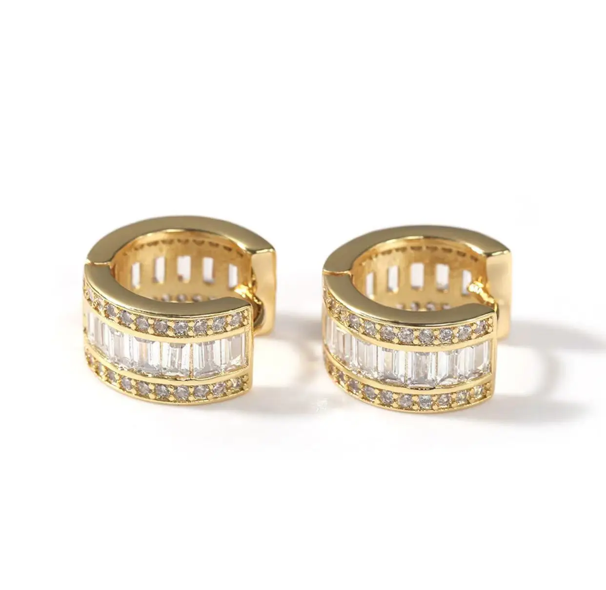 European and American couple model 1.4 cm simple earrings hip hop fashion square zircon earrings hip hop rap earrings for men an
European and American couple model 1.4 cm simple earrings hip hop fashion square zircon earrings hip hop rap earrings for men an