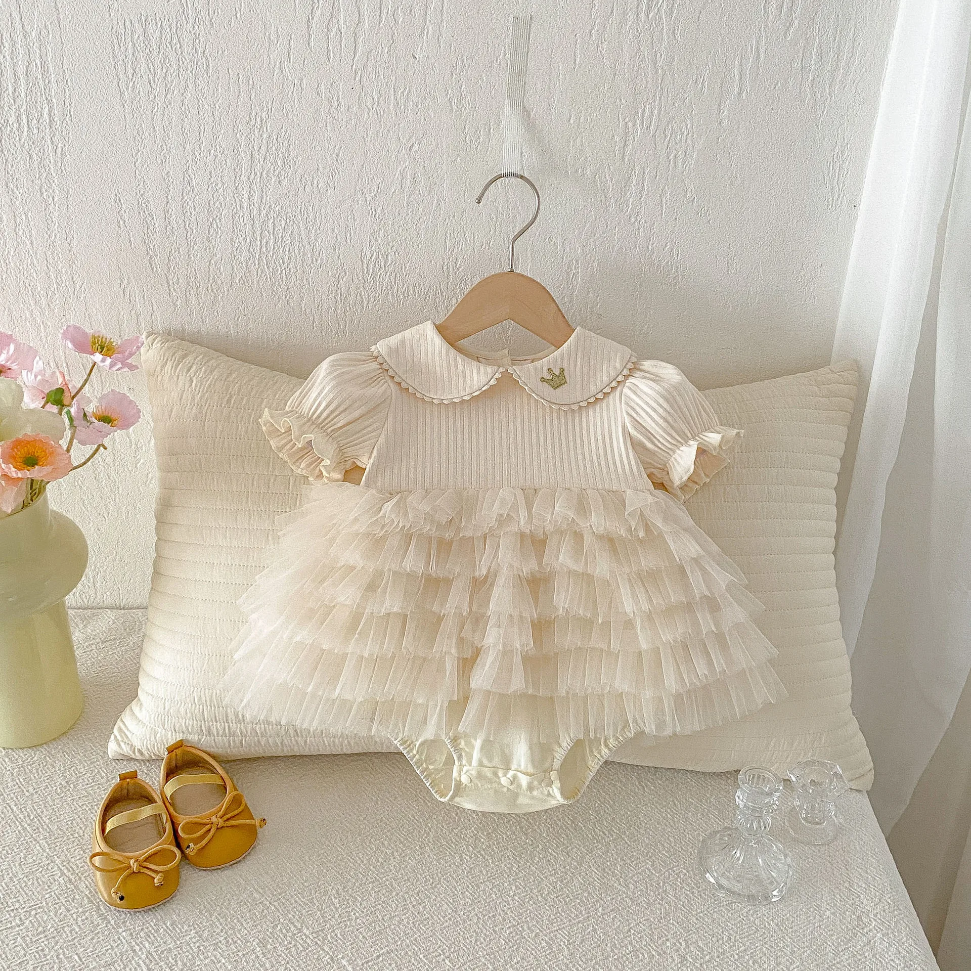 Одежда для девочек 0-24 месяца, весна-лето 2026, комбинезон-платье для малышек, праздничное платье принцессы на 100 дней, с фатиновой юбкой
Одежда для девочек 0-24 месяца, весна-лето 2026, комбинезон-платье для малышек, праздничное платье принцессы на 100 дней, с фатиновой юбкой