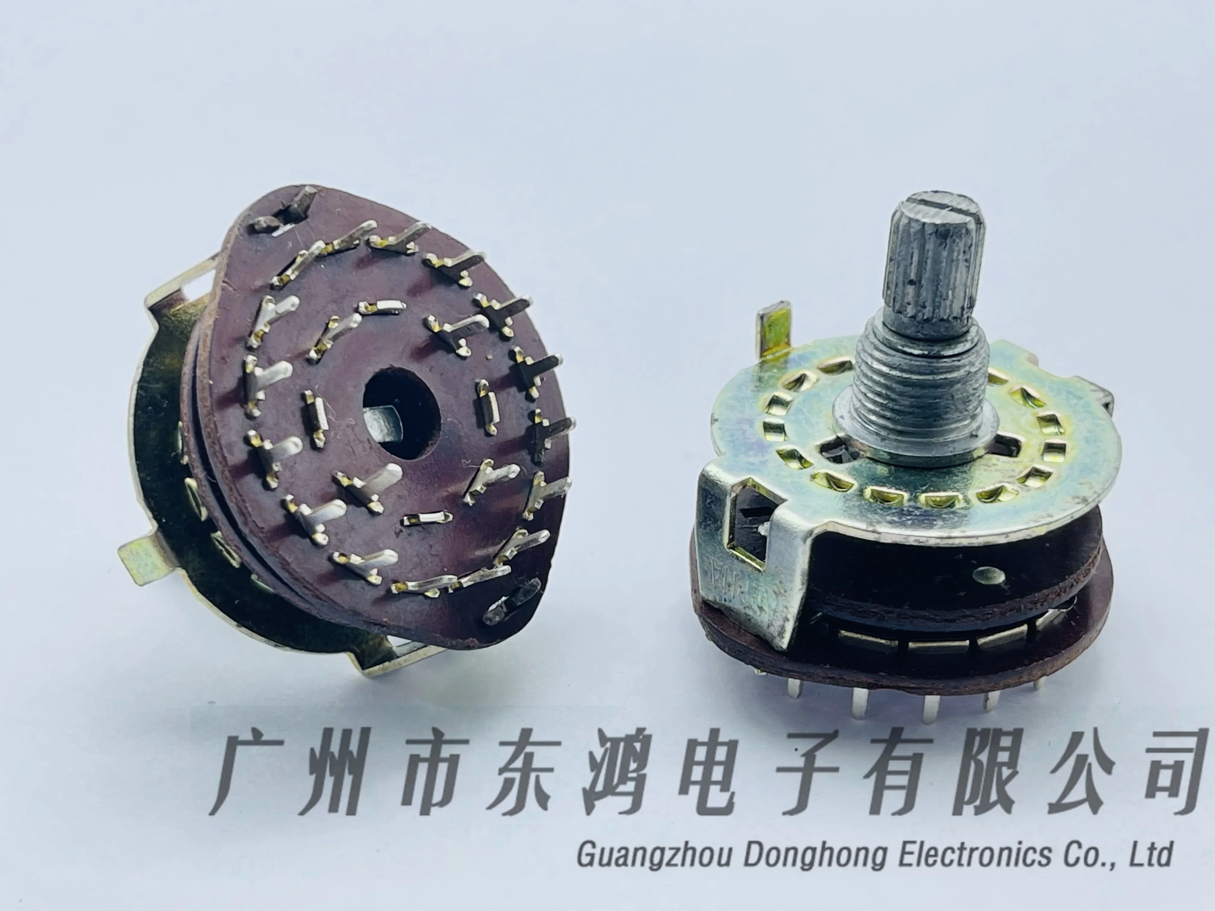 2 PCS ALPHA rotating band switch 4 knife 4 gear shaft length 15mm
2 PCS ALPHA rotating band switch 4 knife 4 gear shaft length 15mm