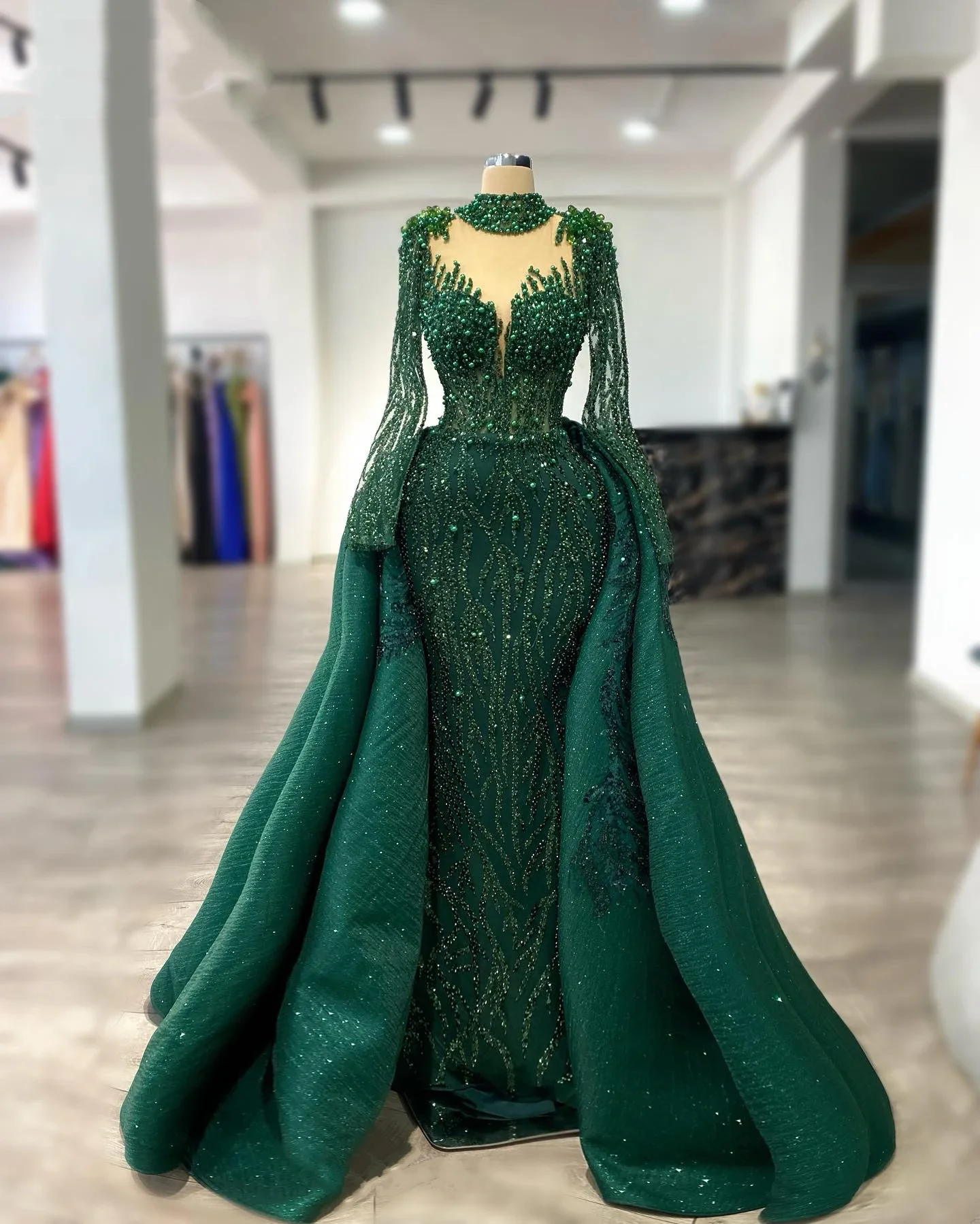 Customized Green Mermaid Evening Dresses Long Sleeves With Detachable Train Formal Celebrity Gowns Pearls Vestidos De Noche
Customized Green Mermaid Evening Dresses Long Sleeves With Detachable Train Formal Celebrity Gowns Pearls Vestidos De Noche