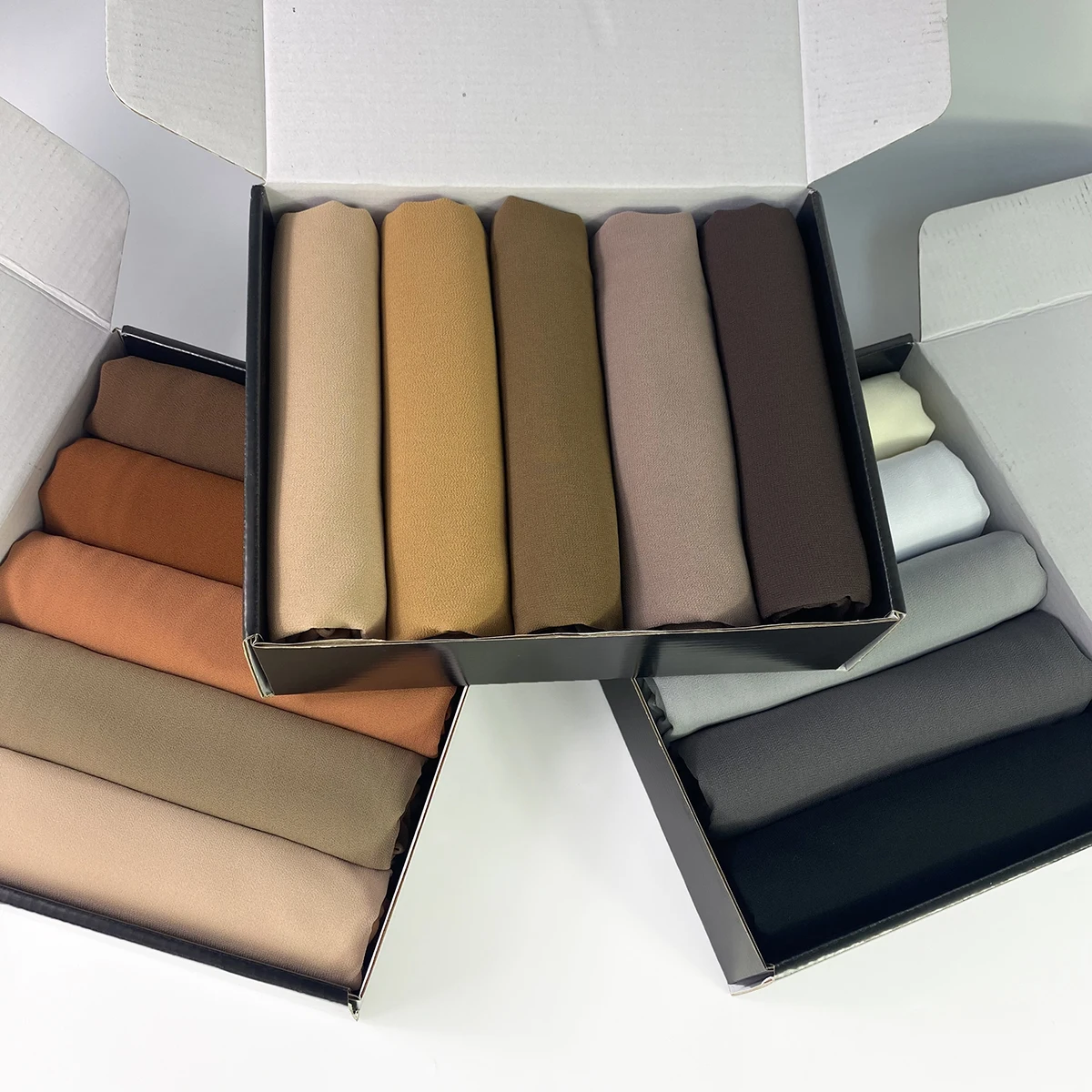1box Solid Color Chiffon Women's Headscarf Combination Boxed Chiffon Muslim Headscarf Ramadan Festival Gift
1box Solid Color Chiffon Women's Headscarf Combination Boxed Chiffon Muslim Headscarf Ramadan Festival Gift