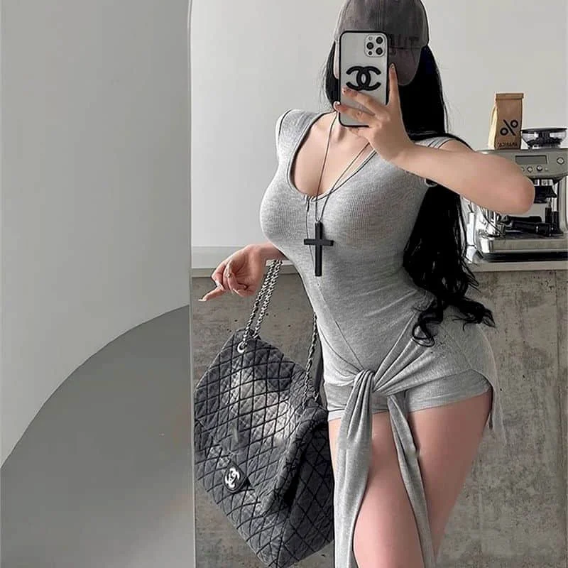 Female Jumpsuits Elastic Bodycon Sporty Bodysuit O-neck Sexy T-shirts American Style Short Sleeve Tight Clothes for Women Romper
Female Jumpsuits Elastic Bodycon Sporty Bodysuit O-neck Sexy T-shirts American Style Short Sleeve Tight Clothes for Women Romper