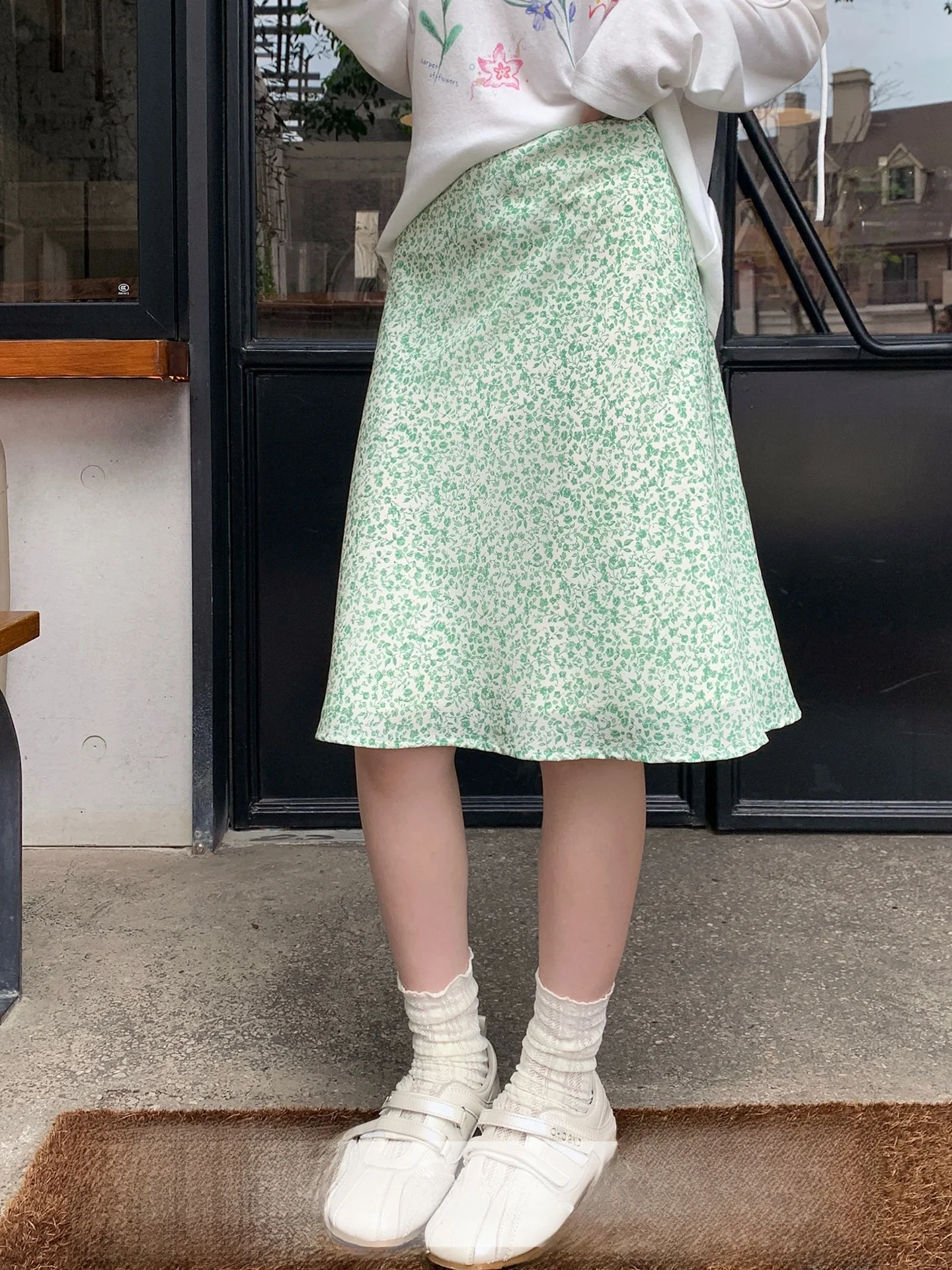 Green Floral Print Midi Skirt Women's Summer 2026 New Style Korean Cleanfit High Waist Polyester Fiber A-Line Skirt
Green Floral Print Midi Skirt Women's Summer 2026 New Style Korean Cleanfit High Waist Polyester Fiber A-Line Skirt