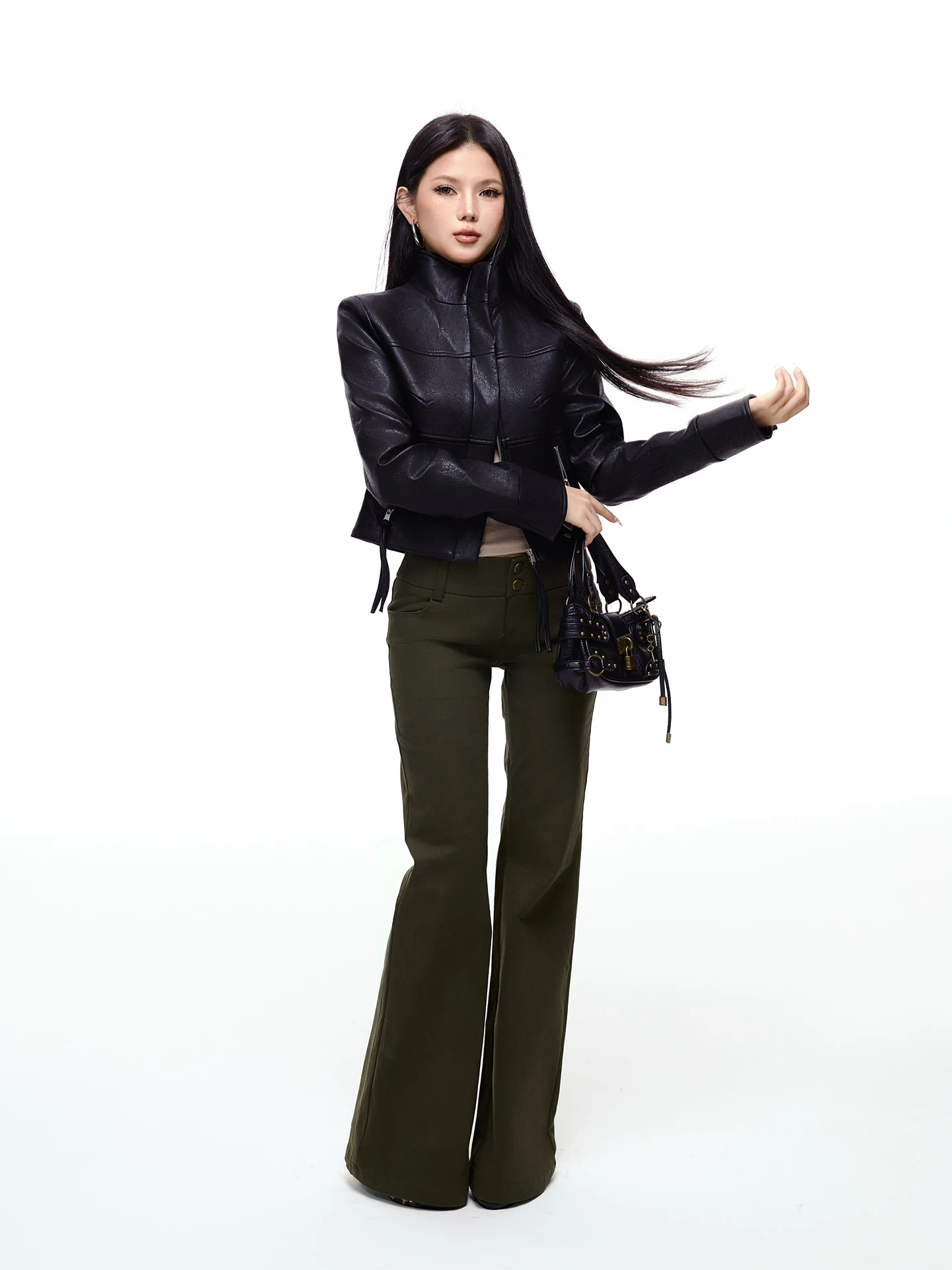 Матовая кожаная куртка в стиле ретро с воротником-стойкой, укороченная, женская, приталенная, повседневная, модная, от китайского бренда
Матовая кожаная куртка в стиле ретро с воротником-стойкой, укороченная, женская, приталенная, повседневная, модная, от китайского бренда