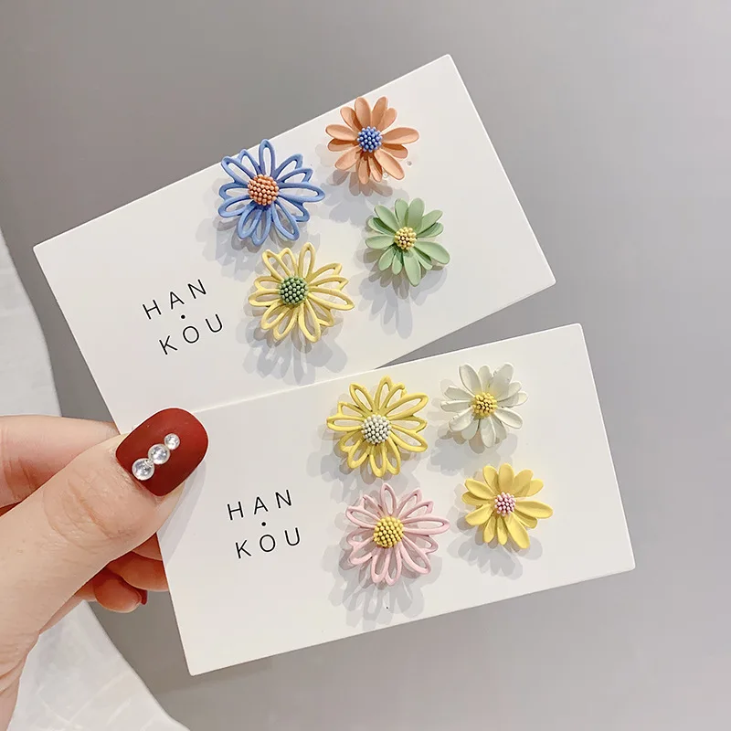 Little daisy stud earrings are sweet, versatile, simple and fashionable pendiente de acero inoxidable
Little daisy stud earrings are sweet, versatile, simple and fashionable pendiente de acero inoxidable
