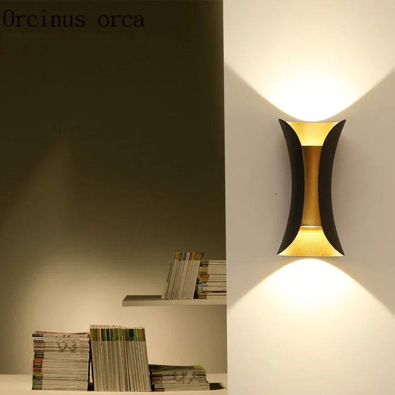 Nordic modern minimalist LED wall lamp staircase entrance bedroom bedside lamp personalized creative wall lamp
Nordic modern minimalist LED wall lamp staircase entrance bedroom bedside lamp personalized creative wall lamp