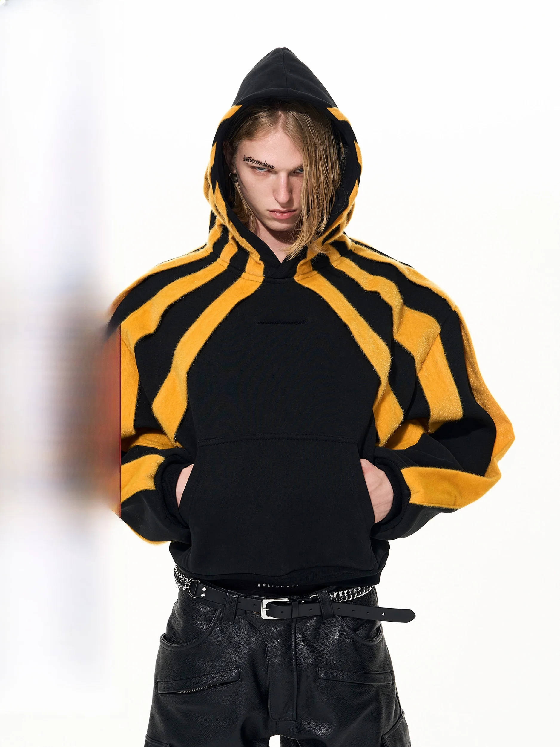 Утепленная мужская толстовка с капюшоном, серебристая, на меховой подкладке из искусственного меха, осенне-зимняя, теплая, повседневная, уличный стиль
Утепленная мужская толстовка с капюшоном, серебристая, на меховой подкладке из искусственного меха, осенне-зимняя, теплая, повседневная, уличный стиль