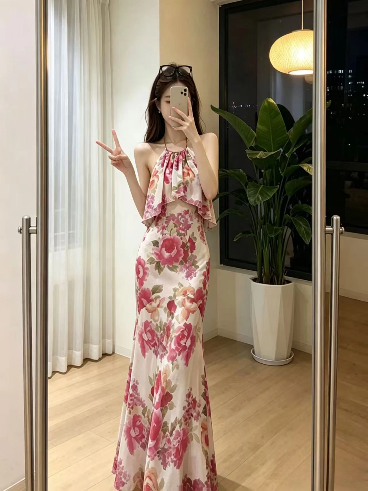 Vacation Style Sleeveless Shoulder Bared Neck Hanging Long Dress Women's 2026 Summer New Waist Cinching Slim Fish Tail Dress
Vacation Style Sleeveless Shoulder Bared Neck Hanging Long Dress Women's 2026 Summer New Waist Cinching Slim Fish Tail Dress